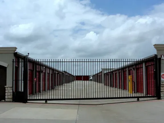 Fence Entrence